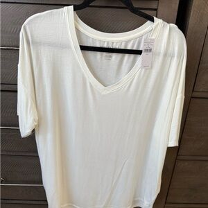 American Eagle Outfitters White V-Neck Tee